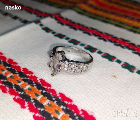 Дамски пръстен с циркони, снимка 6 - Антикварни и старинни предмети - 46418765