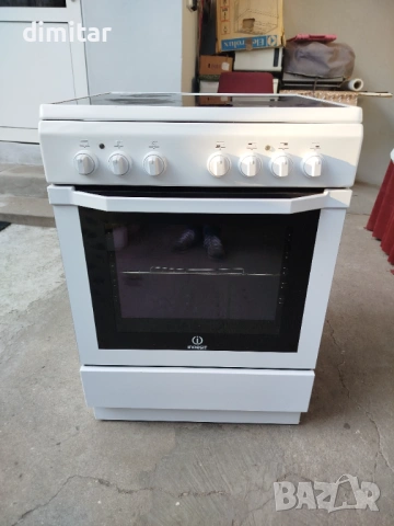 Свободно стояща готварска печка Indesit стъклокерамичен плот, снимка 13 - Печки, фурни - 54224143