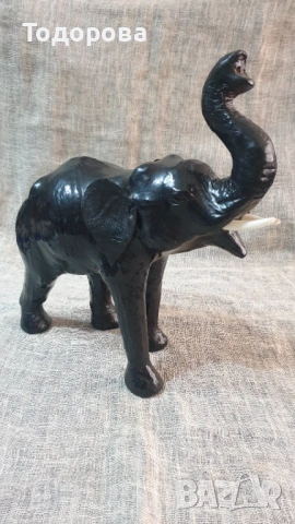 Пластика на слон от естествена кожа, снимка 3 - Антикварни и старинни предмети - 54088450
