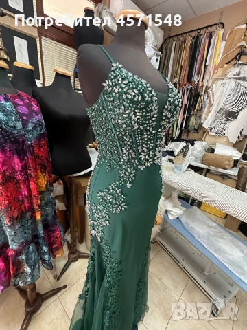 Продавам балната си рокля закупена е през януари месец пробвана е само 2 пъти, снимка 2 - Рокли - 53875469