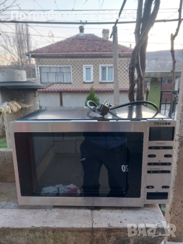 Продавам микровълнова фурна MIELE M 626 EG, 26 литра