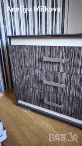 Трикрилен гардероб + скрин, като НОВИ, снимка 5 - Гардероби - 51972991