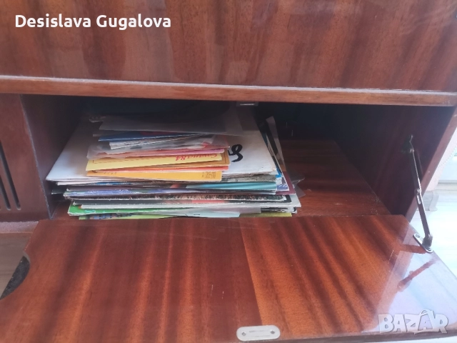 Музикален шкаф Лира 68 +плочи, снимка 4 - Антикварни и старинни предмети - 52773440