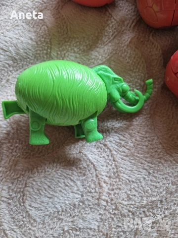 24 броя сглобяеми яйца които се превръщат в динозаври и мамут