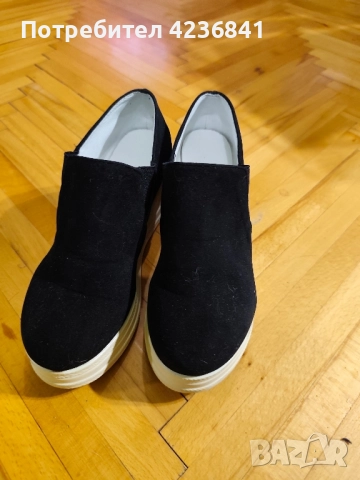 Затворени обувки на платформа