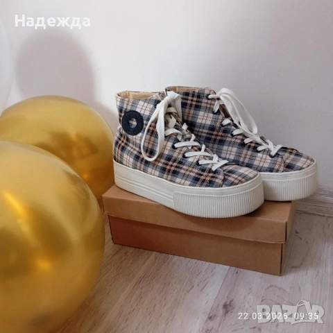 Високи сникърси Bershka, снимка 3 - Кецове - 53932387