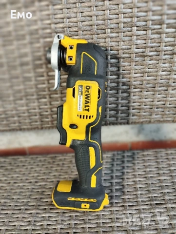 Мултитул Безчетков DeWALT DCS355N