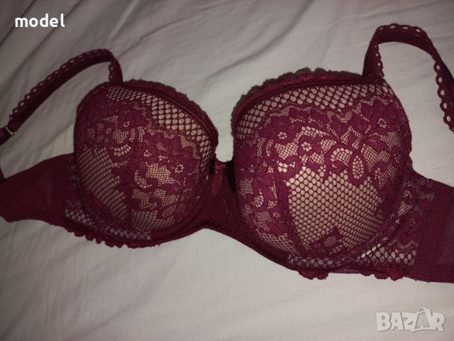 Сутиен Hunkemöller 75C цвят бордо , снимка 1 - Бельо - 46563321