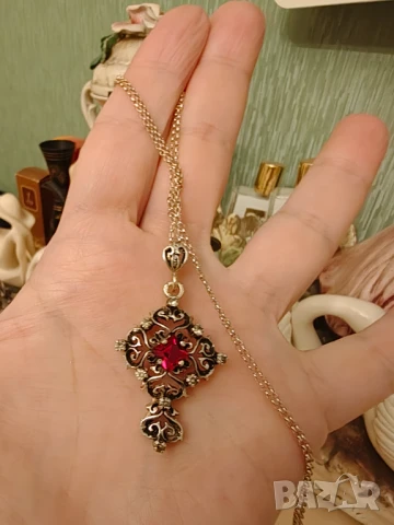 Стара сребърна висулка позлатен синджир ,рубин