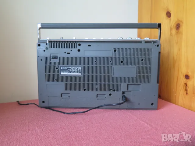 Hitachi TRK 8210E- Радиокасетофон 1981 , снимка 9 - Радиокасетофони, транзистори - 49822722