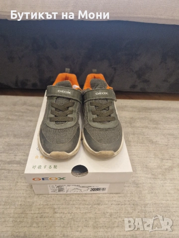 Продавам детски, мрежести маратонки Geox