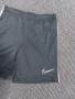 Nike къси панталони L размер , снимка 2