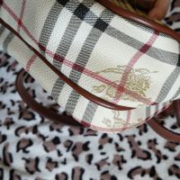 Оригинална чантичка Burberry, снимка 6 - Чанти - 45423540