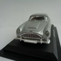 1:43 ASTON MARTIN КОЛИЧКА ИГРАЧКА МОДЕЛ, снимка 2 - Колекции - 45437111