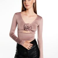 Ултра модна блузка с акцент цвете, снимка 1 - Блузи с дълъг ръкав и пуловери - 45208739