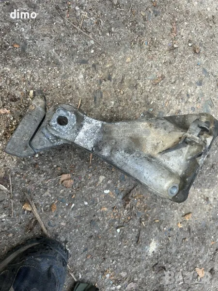 лапа двигател BMW E90 E91 E92 320d 318d 6781916 планка конзола тампон, снимка 1