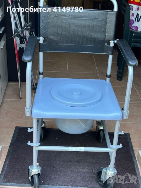 Тоалетен стол на колела, снимка 1