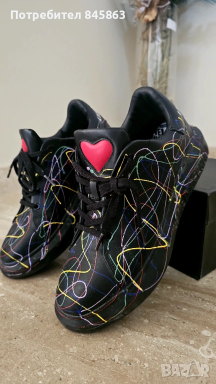 Moschino love Graffiti nero, снимка 1