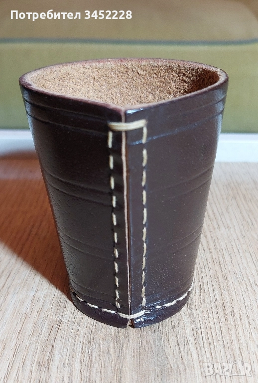 чаша кожена за зарове за ценители отлична , снимка 1