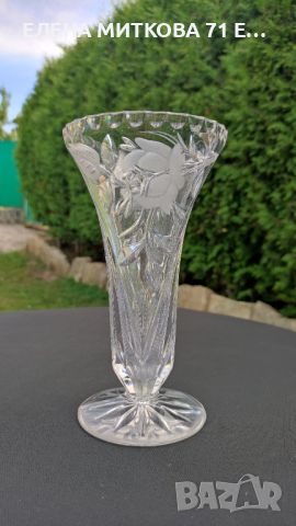 Кристална ваза с красива флорална декорация , снимка 1 - Вази - 46449304