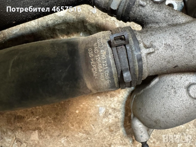 Гумено водно съединение Ауди Audi A8 D4 H4 6.3 W12 500ps. само за 40лв. 4h0121055s, снимка 2 - Части - 52515317