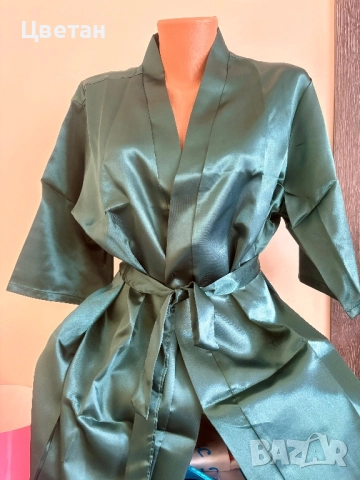 Сатенен халат с надпис по Ваше желание , снимка 11 - Сватбени рокли - 30031662