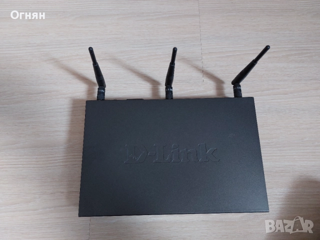 Продавам гигабитов рутер D-link DSR-1000n, снимка 4 - Рутери - 52148065