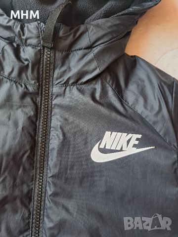 Яке Nike 128-137см, снимка 3 - Детски якета и елеци - 46225366