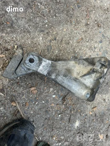 лапа двигател BMW E90 E91 E92 320d 318d 6781916 планка конзола тампон