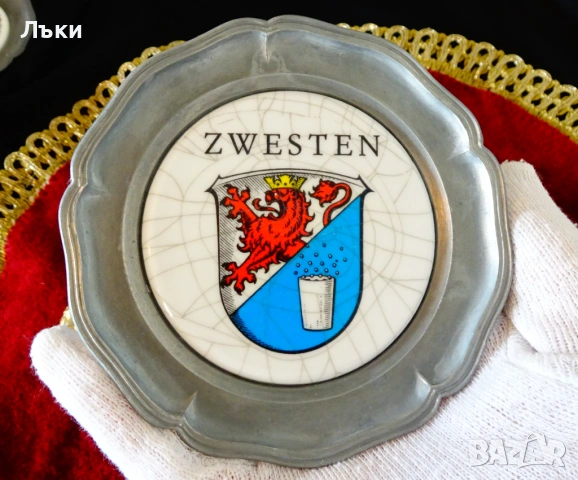 Калаена чиния с рисуван порцелан Лъв,Колело на каруца. , снимка 4 - Антикварни и старинни предмети - 53404702