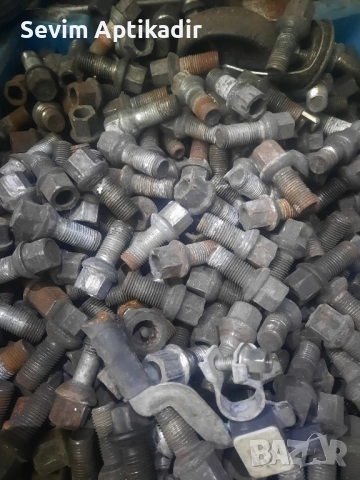 Болтове за всички видове автомобили и джанти