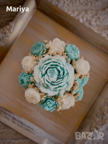 Букети с цветя от соев восък с аромат в Бяла кашпа, снимка 7 - Изкуствени цветя - 51642114