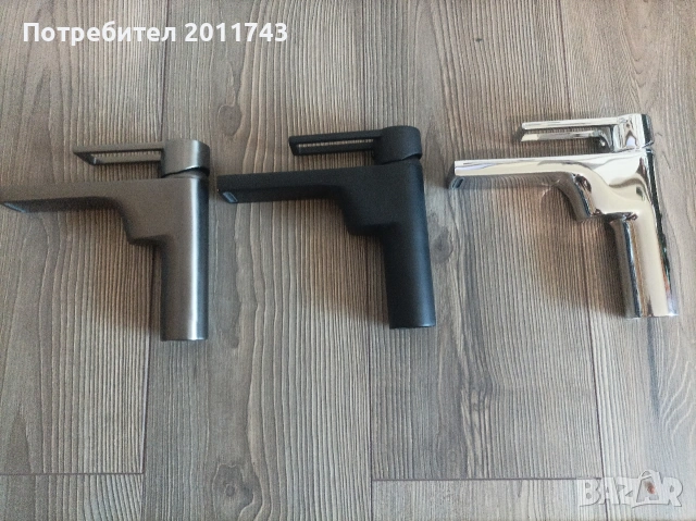 Стоящ смесител с дисплей за баня