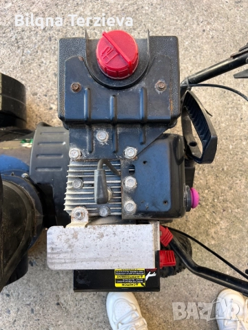 Продавам машина за чистене на сняг, снимка 5 - Градинска техника - 51797335