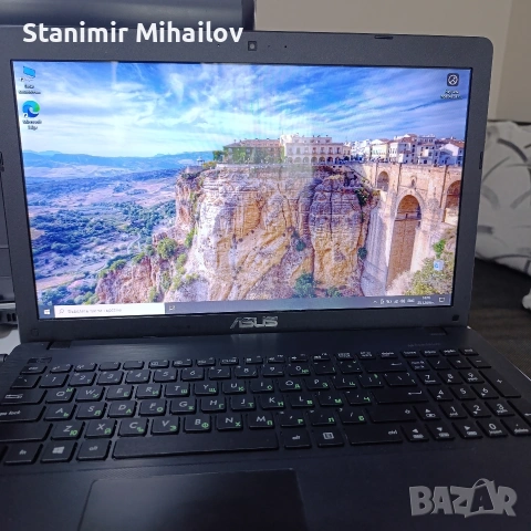 Продавам 2 броя лаптопи ASUS