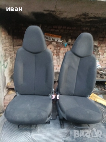 Предни седалки за Тойота Айго 2 врати. 2009 год.