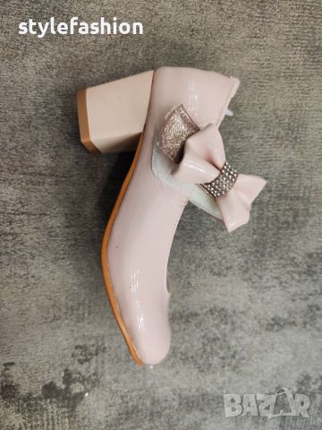 Елегантни лачени обувки с токче в розово /Б236, снимка 2 - Детски обувки - 45450993