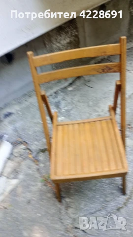 Продавам 4 ри сгъваеми стола + дървена табуретка , снимка 5 - Градински мебели, декорация  - 50918001