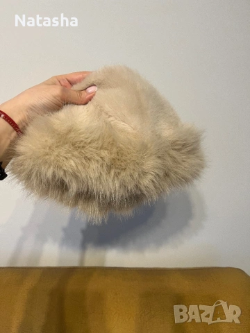 Дамска шапка с пух, снимка 3 - Шапки - 53418510