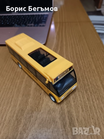 Училищен автобус 1:32 модел, снимка 7 - Колекции - 52138815