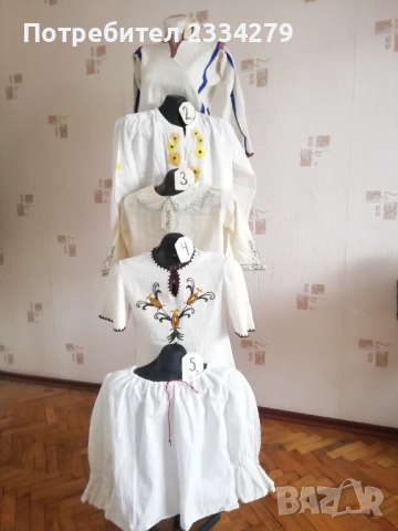 Стари женски ризи, фолклорно допълнение към народна носия. 