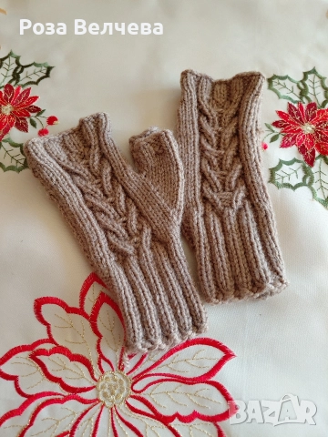 Ръчно плетени дамски ръкавички, снимка 6 - Чанти - 52938321