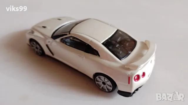 Bburago Nissan GT-R 2009 - Мащаб 1:43, снимка 2 - Колекции - 47108778