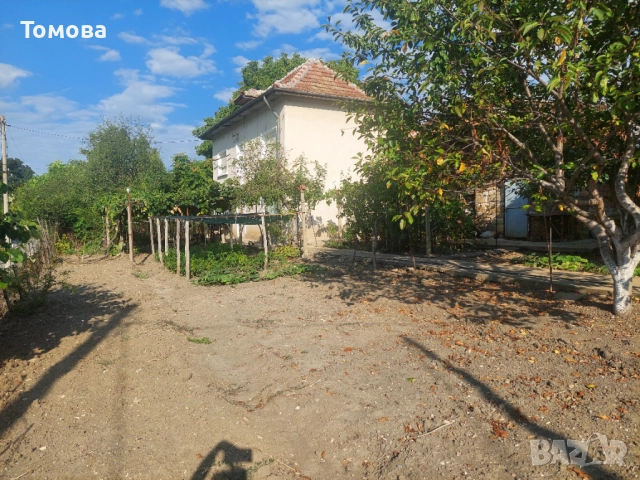 Продавам  двуетажна къща с двор в село Горна Бешовица, снимка 4 - Къщи - 43938383