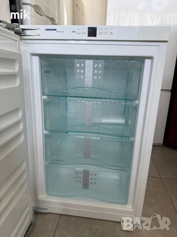 Малък фризер за вграждане Либхер 4 чекмеджета, снимка 2 - Фризери - 53703372