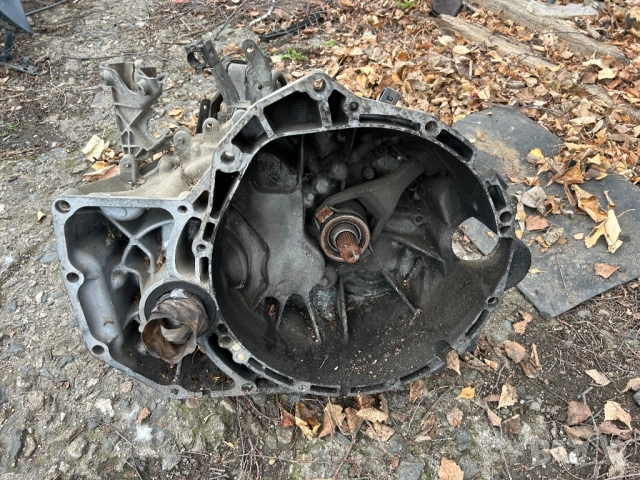 скоростна кутия Nissan X-trail 2.2 dci 136кс раздатъчна кутия раздатка, снимка 1 - Части - 54166891