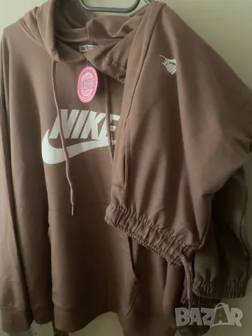 Екип на Nike /L , снимка 2 - Спортни екипи - 47313192