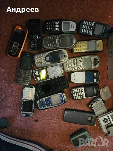 Кутия със стари gsm апарати