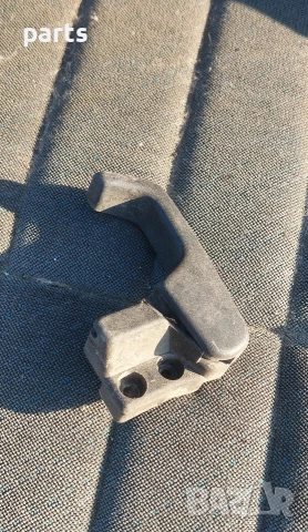 Дръжка Преден Капак VW Пасат 3, снимка 3 - Части - 53761566