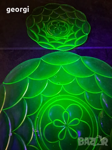 поднос за торта с чинийка от ураново стъкло    26/3, снимка 1